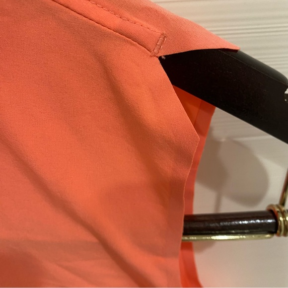 Athleta XS sleeveless button up blouse with collar - Picture 5 of 6